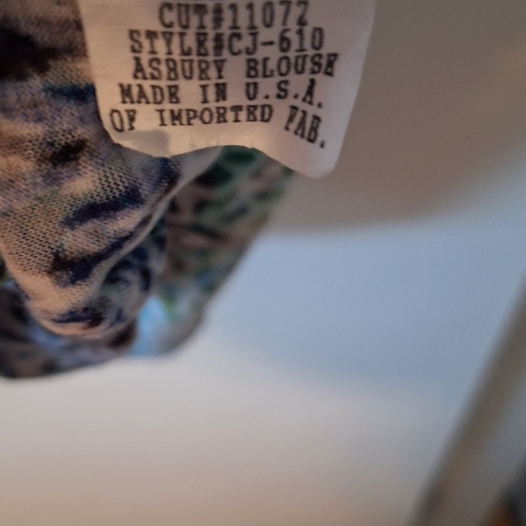 Top - Picture 2 of 3